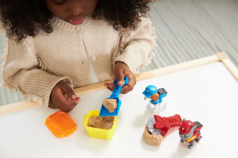 Paw Patrol Rubble & Crew Charger & Wheeler Build-It Pack Kinetic Sand